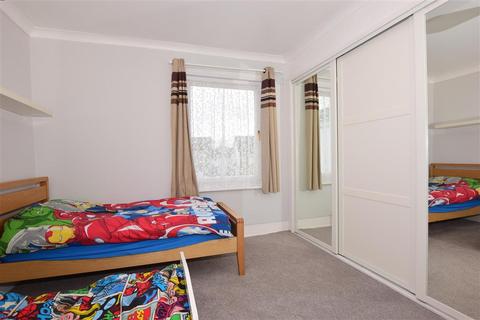 5 Cambrian Grove, Gravesend, DA11 0PU