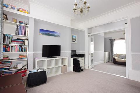 5 Cambrian Grove, Gravesend, DA11 0PU