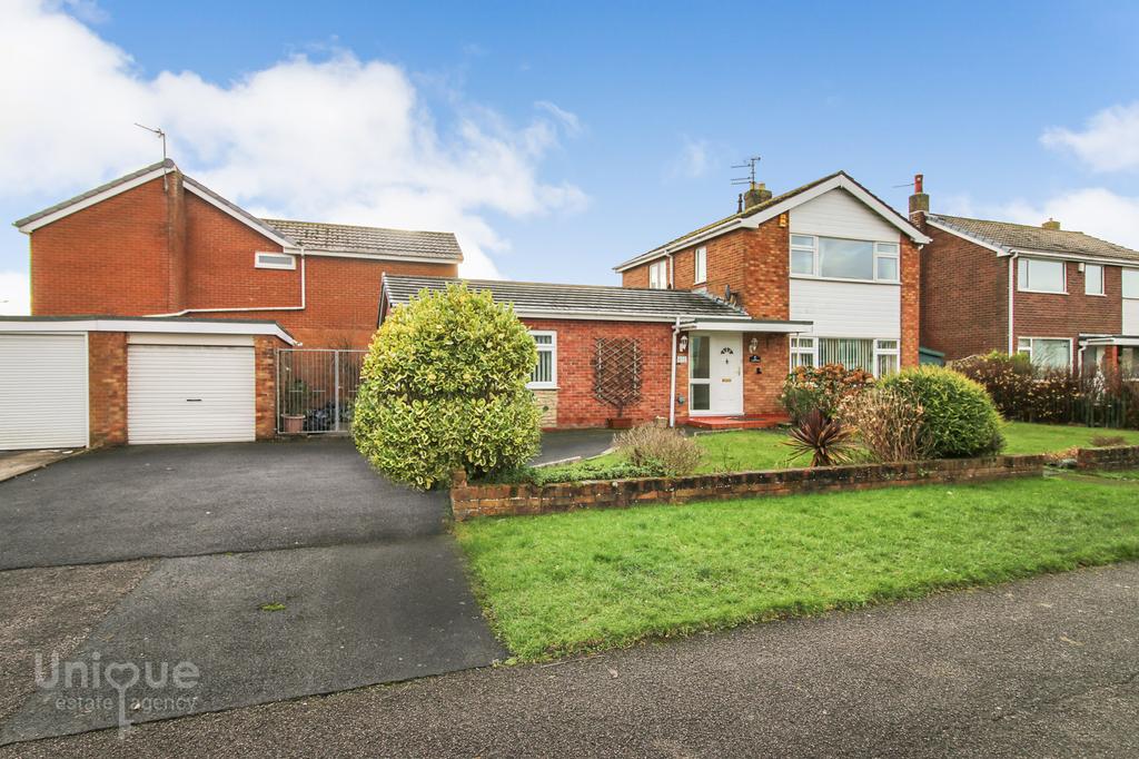 Larkholme Parade, Fleetwood, FY7 4 bed detached house £190,000