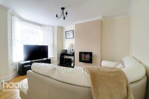 101 Douglas Road, Hornchurch, RM11 1AW