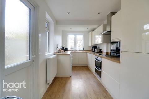 101 Douglas Road, Hornchurch, RM11 1AW