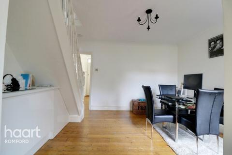 101 Douglas Road, Hornchurch, RM11 1AW