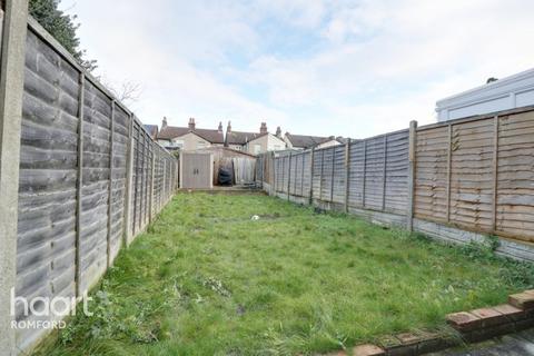 101 Douglas Road, Hornchurch, RM11 1AW