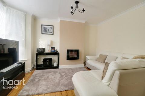101 Douglas Road, Hornchurch, RM11 1AW