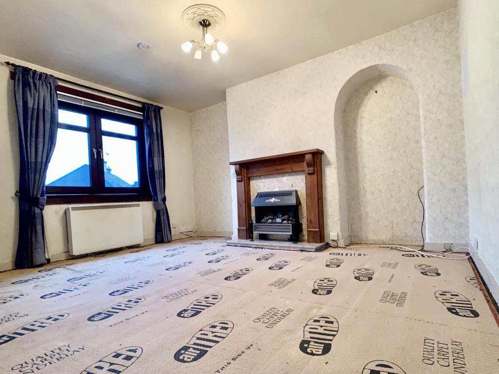 19 Eastern Crescent, Kilbirnie 2 bed terraced house £53,000