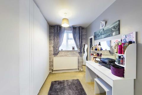 7 Chardins Close, Hemel Hempstead, HP1 2QN