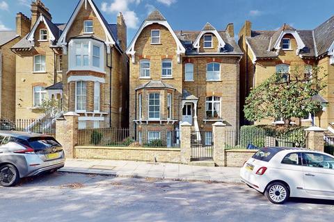 1 bedroom flat to rent, Kings Road, TW10