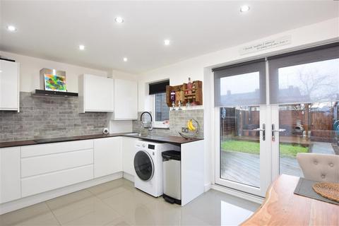 12 Chester Close, Rochester, ME2 2QX