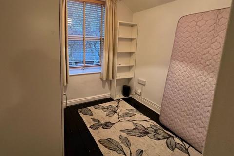 3 bedroom terraced house to rent, Ashburnham Road, Northampton, NN1