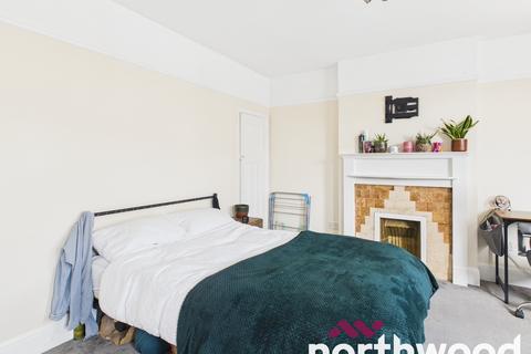 3 bedroom maisonette to rent, Coval Lane, Chelmsford, CM1