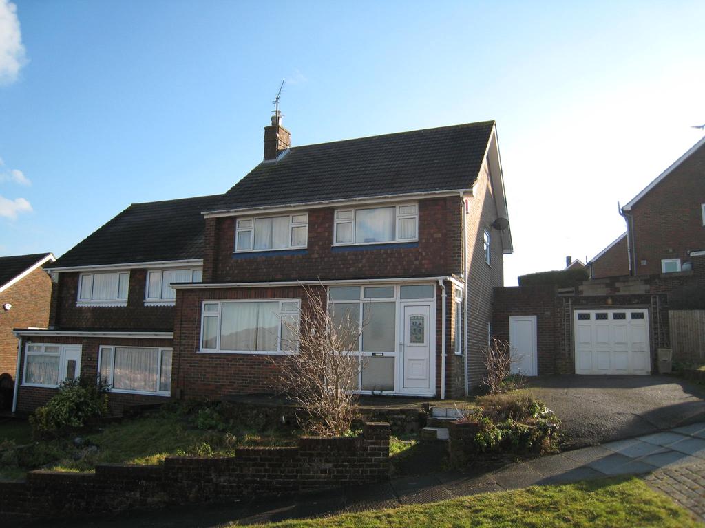 Jevington Drive, Brighton BN2 4 bed semidetached house £2,100 pcm (£