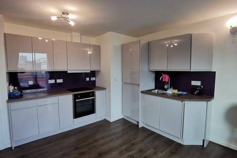 2 bedroom apartment to rent, City Point 2, Chapel Street, Salford, M3 6EU