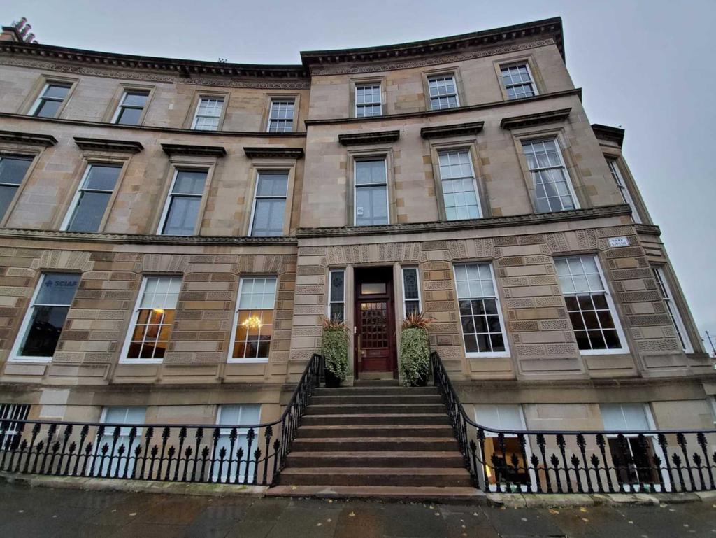 Park Circus, Glasgow 3 bed flat to rent £2,500 pcm (£577 pw)