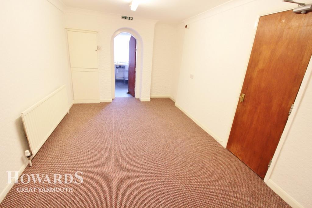 Crown Road, Great Yarmouth 5 bed terraced house £150,000