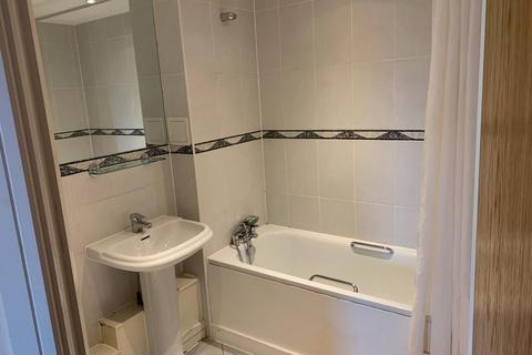 2 bedroom apartment to rent, Woking,  Surrey,  GU21