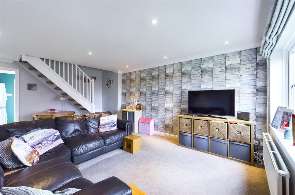 Devonshire Gardens, Tilehurst, Reading, Berkshire, RG31 2 bed terraced