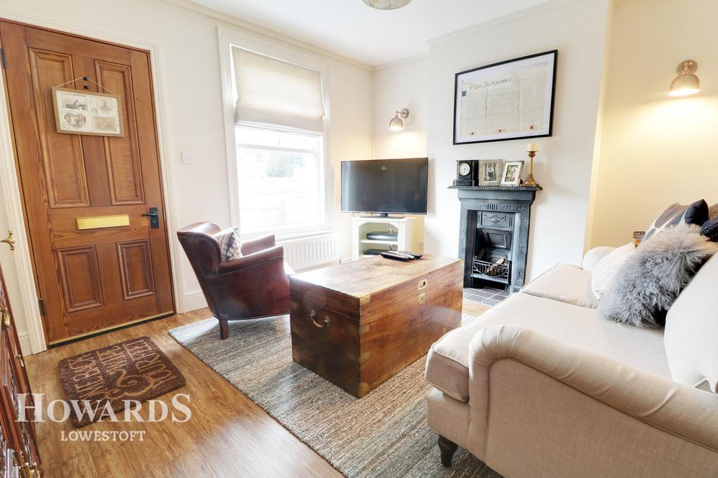 Elm Tree Road, Lowestoft 2 bed semidetached house £200,000