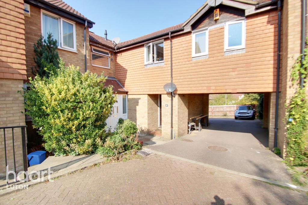Pomeroy Grove, Luton 1 bed coach house £175,000