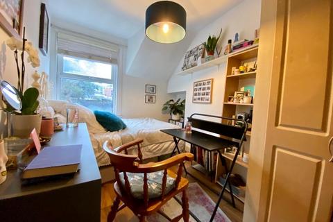 3 bedroom flat to rent, Southwark Bridge Road, London Bridge