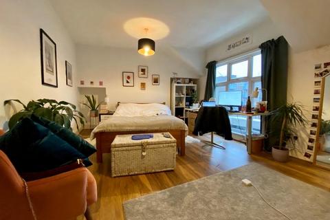 3 bedroom flat to rent, Southwark Bridge Road, London Bridge