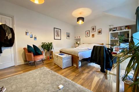 3 bedroom flat to rent, Southwark Bridge Road, London Bridge