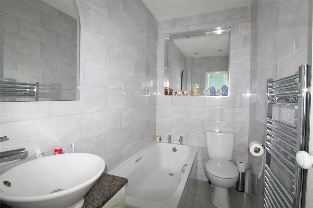 Hamilton Gardens, Hockley, Essex, SS5 4 bed semidetached house £360,000