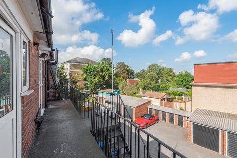 12, Norman Court Upper Sunbury Road, Hampton, TW12 2DN