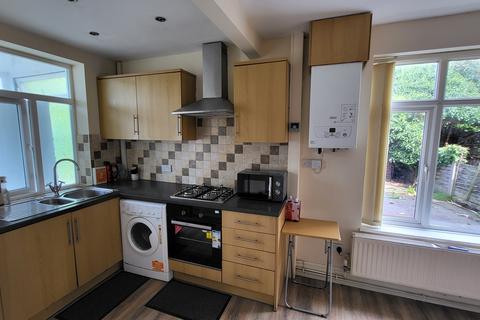 4 bedroom semi-detached house to rent, Parswood Road 4 Bed, Manchester M20 4WJ