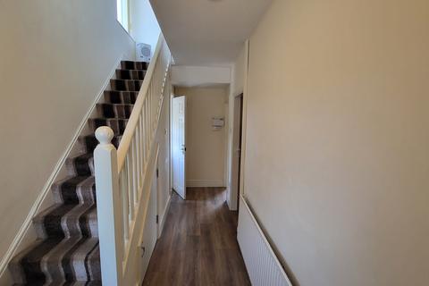 4 bedroom semi-detached house to rent, Parswood Road 4 Bed, Manchester M20 4WJ