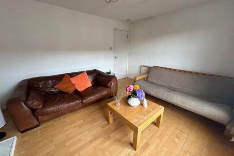 2 bedroom flat to rent, Rodney Place, Canonmills, Edinburgh, EH7