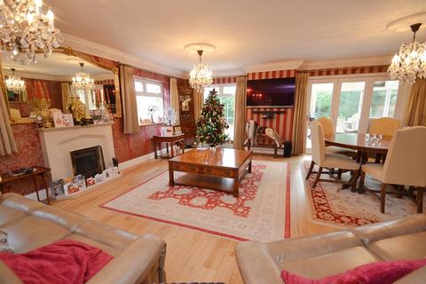 17 Apple Tree Grove, Ferndown, BH22 9LA