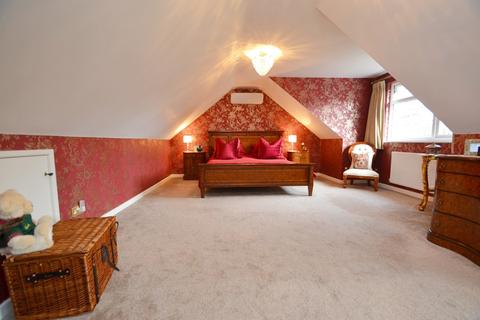 17 Apple Tree Grove, Ferndown, BH22 9LA