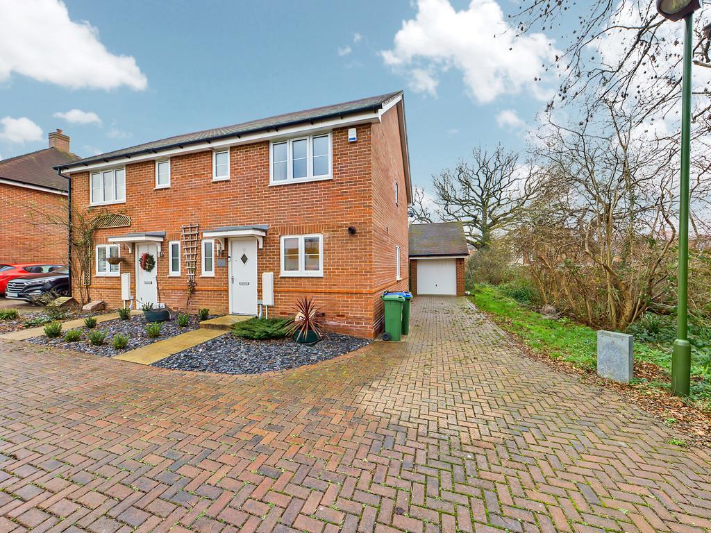 Carter Drive, Wickhurst Green 3 bed semidetached house £375,000