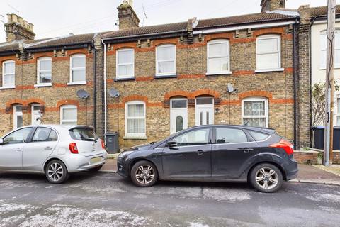 2 bedroom terraced house to rent, Clifton Road, Margate