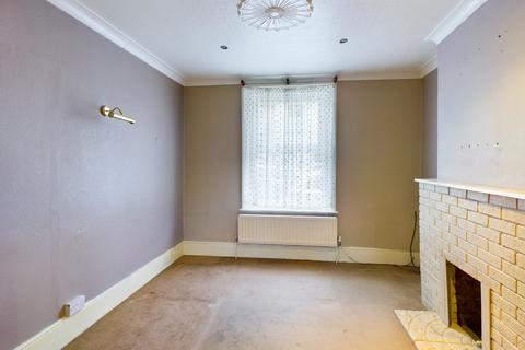 2 bedroom terraced house to rent, Clifton Road, Margate