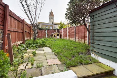 2 bedroom terraced house to rent, Clifton Road, Margate