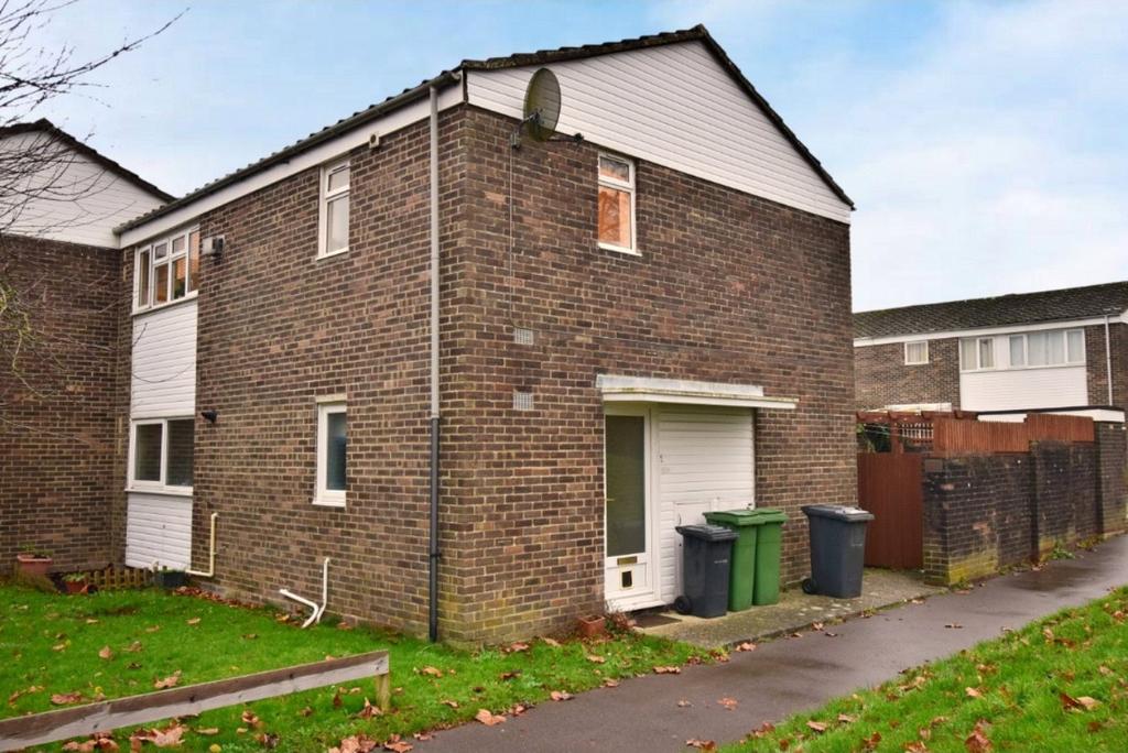 Cambrian Way, Basingstoke, Hampshire, RG22 1 bed £800 pcm