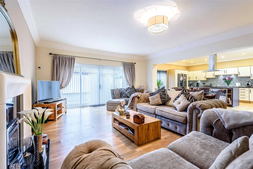 Marshfield Road, Marshfield, Cardiff, CF3 4 bed detached house £585,000