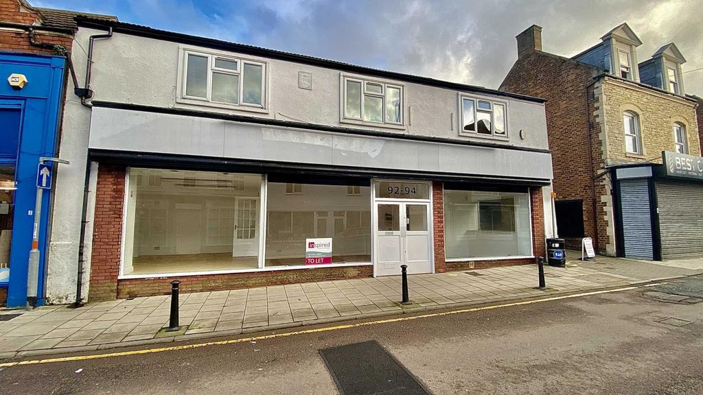 High Street, Rushden Property £833 pcm (£192 pw)