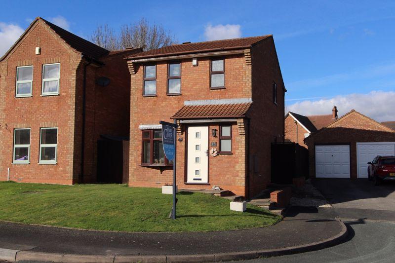 Watermeadow Drive, Shelfield, Walsall, WS4 1TA 3 bed detached house £