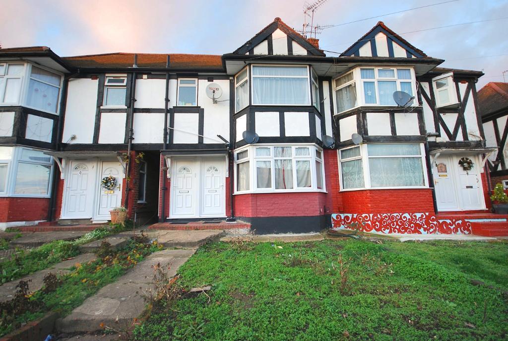BERESFORD AVENUE, WEMBLEY, MIDDLESEX... 2 bed £1,400 pcm