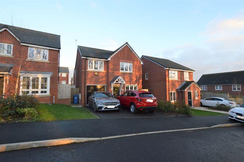 Tarnside Close, Rochdale 4 bed detached house £270,000