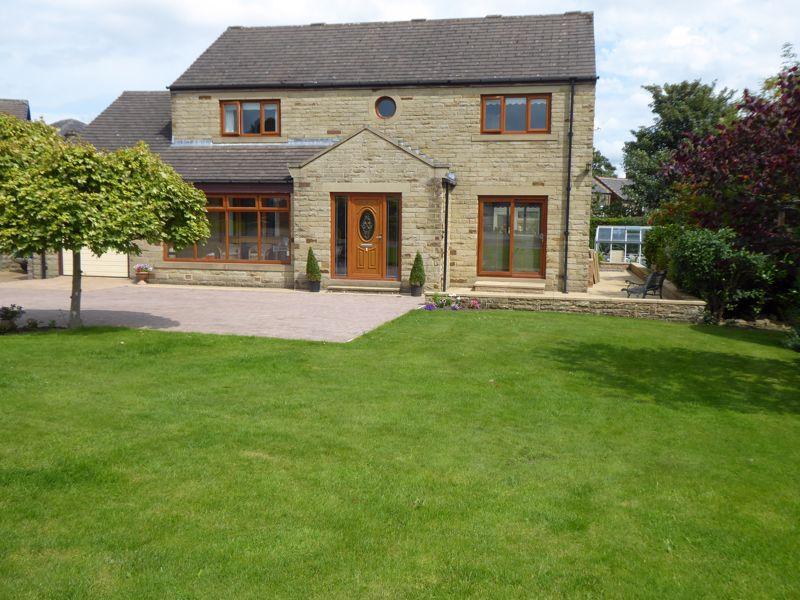 Southedge Close, Halifax 4 bed detached house £1,600 pcm (£369 pw)