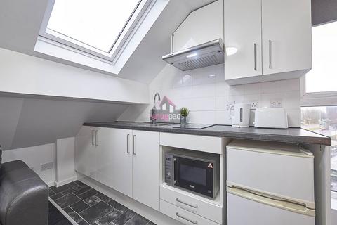 Studio to rent, Gildabrook Road, Salford, Manchester