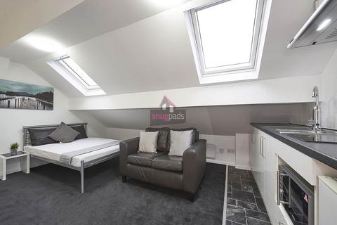 Studio to rent, Gildabrook Road, Salford, Manchester