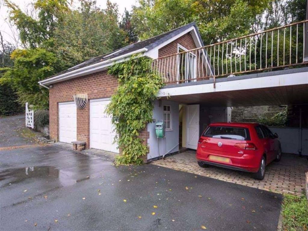 Garth Road, Llangollen 4 bed detached house £450,000