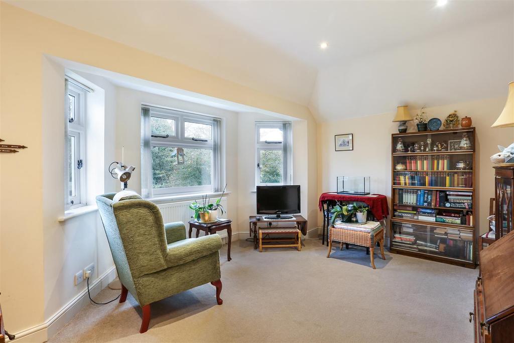 485527391 - 87 Carshalton Park Road, SM5 11.jpg