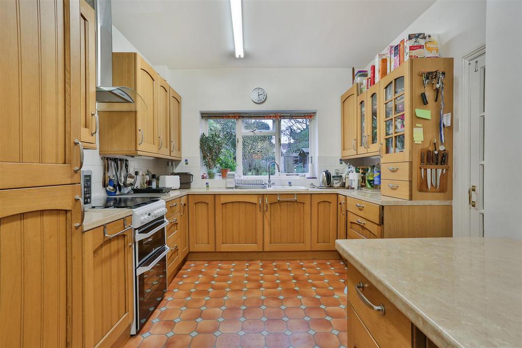 485527391 - 87 Carshalton Park Road, SM5 7.jpg