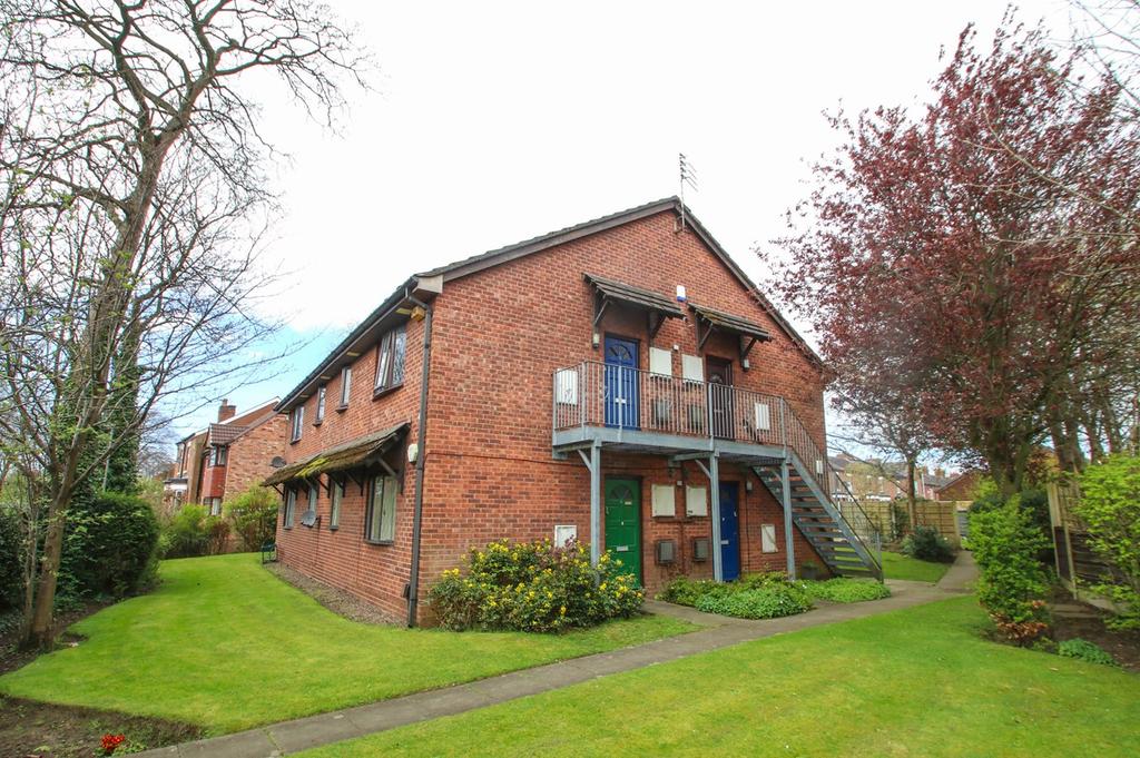 Stretford Road, Urmston, Manchester, M41 1 bed apartment £550 pcm (£