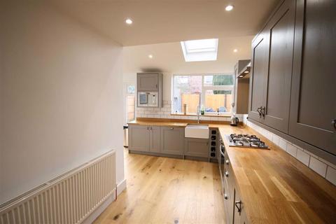 17 Thackeray Grove, Droylsden, Manchester, M43 7NB